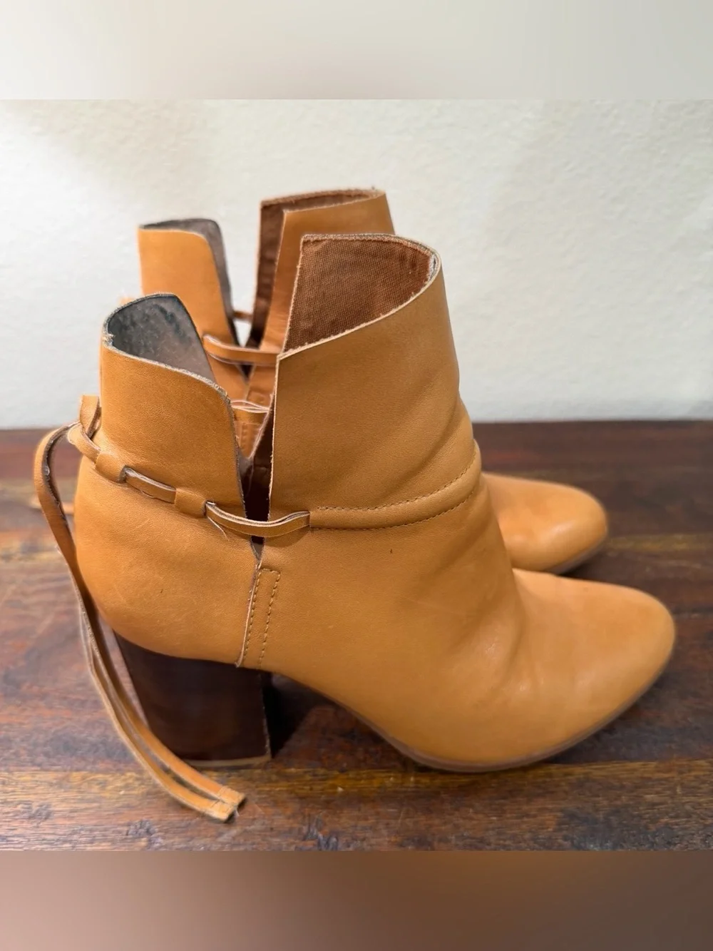 Kelsi Dagger Brooklyn Wesley ankle booties women’s size 8.5